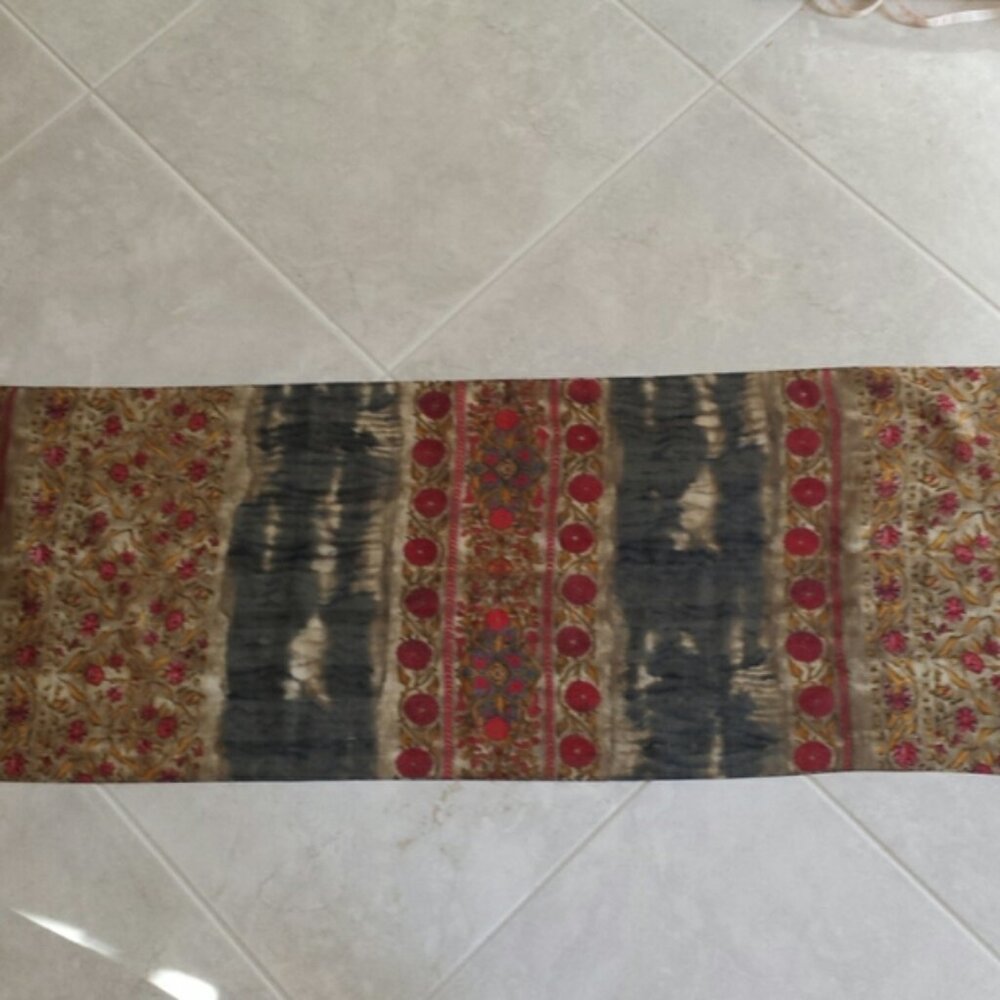 Beautiful Scarf - Picture 4 of 7